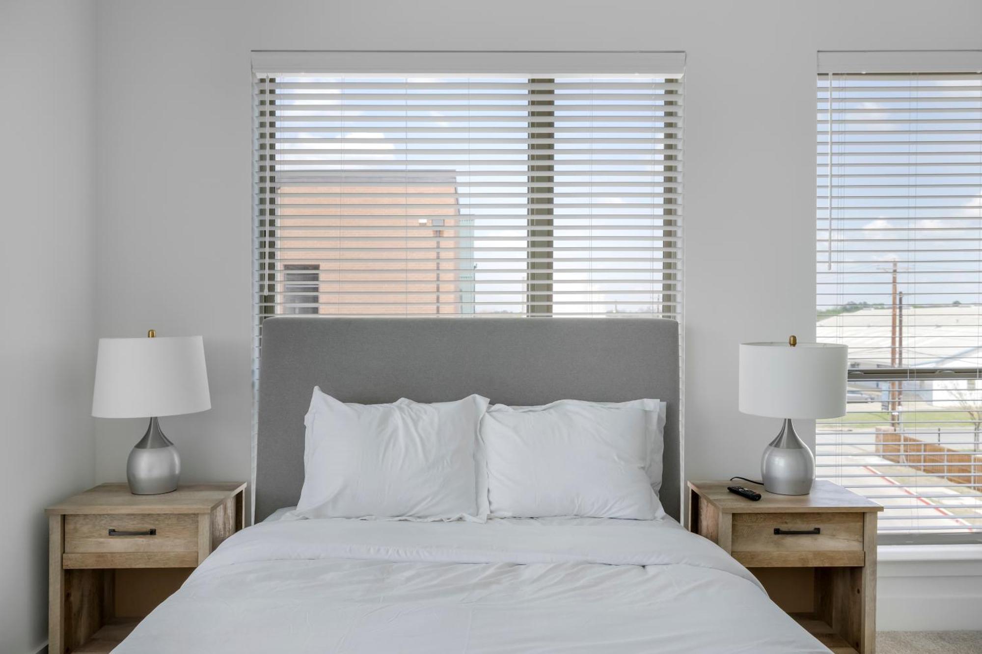 Railyard Apartments By Barsala Denton Oda fotoğraf