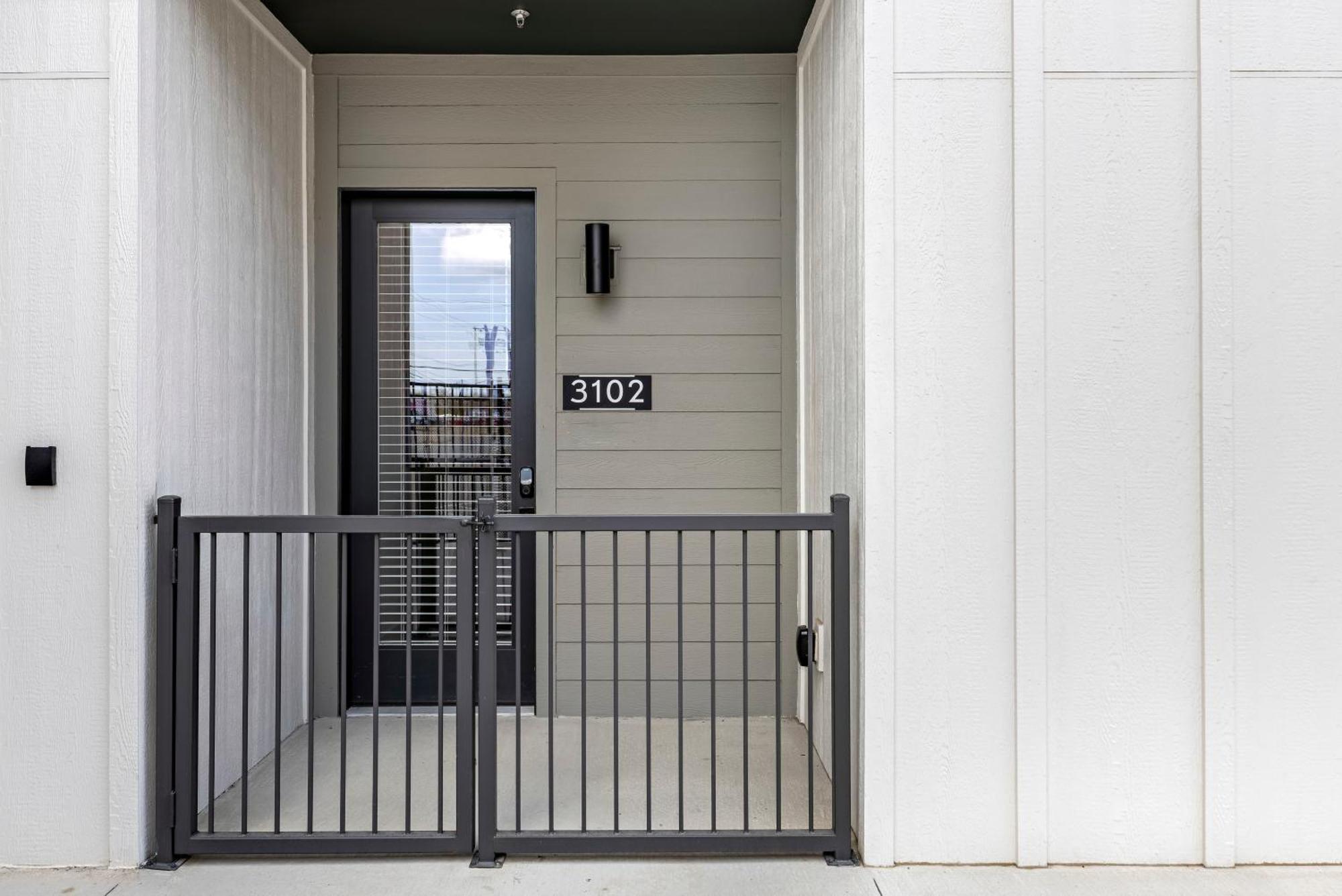 Railyard Apartments By Barsala Denton Oda fotoğraf